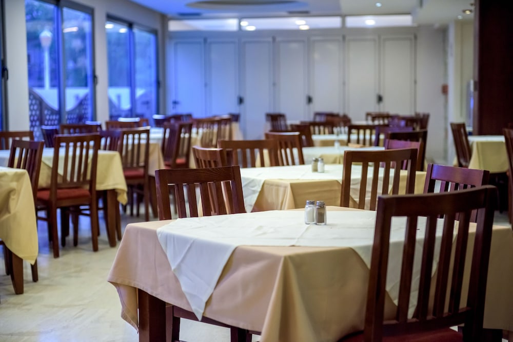 Manousos City Hotel — Restaurant & bars in Rhodes Town, South Aegean