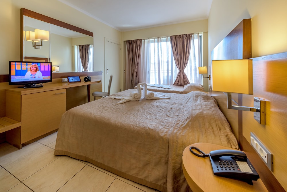 Manousos City Hotel — Hotel rooms in Rhodes Town, South Aegean