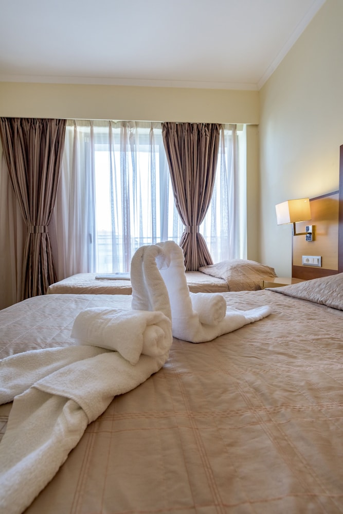 Manousos City Hotel — Hotel rooms in Rhodes Town, South Aegean