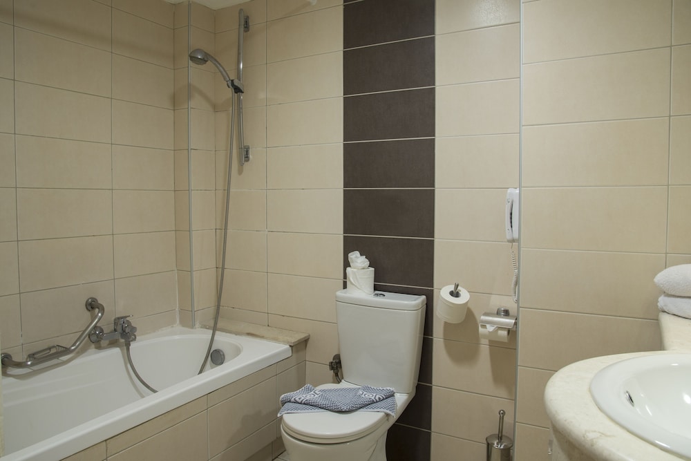 Manousos City Hotel — Hotel rooms in Rhodes Town, South Aegean