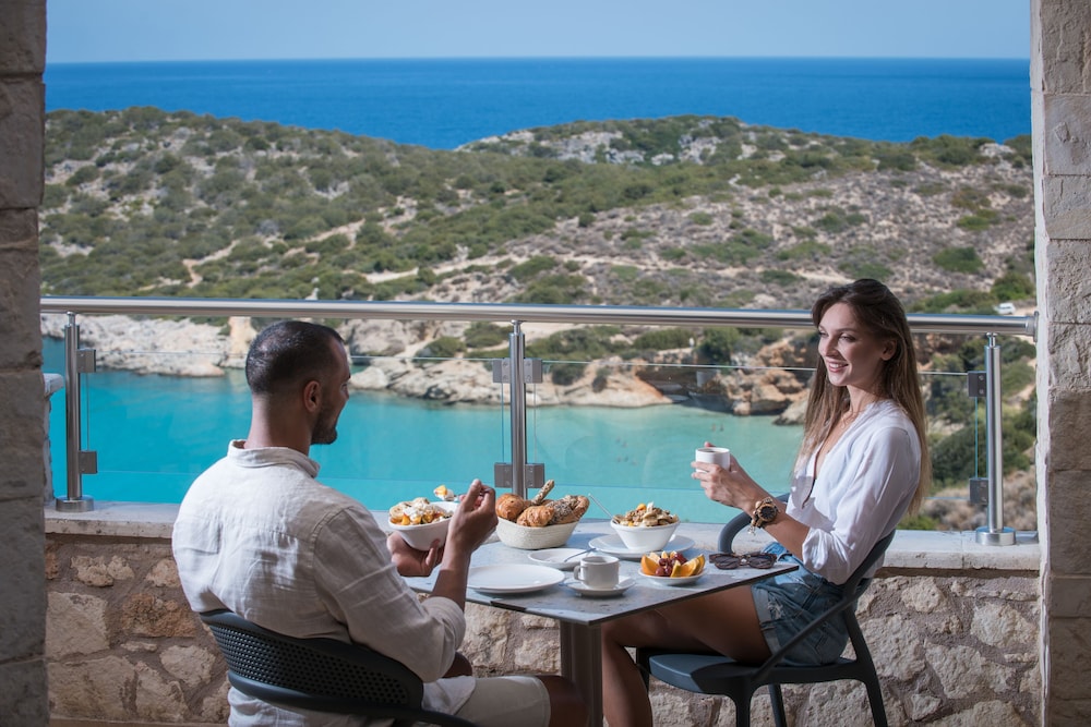 Mistral Mare — Restaurant & bars in Istro