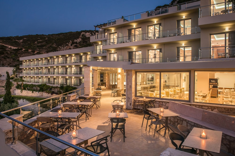 Mistral Mare — Restaurant & bars in Istro