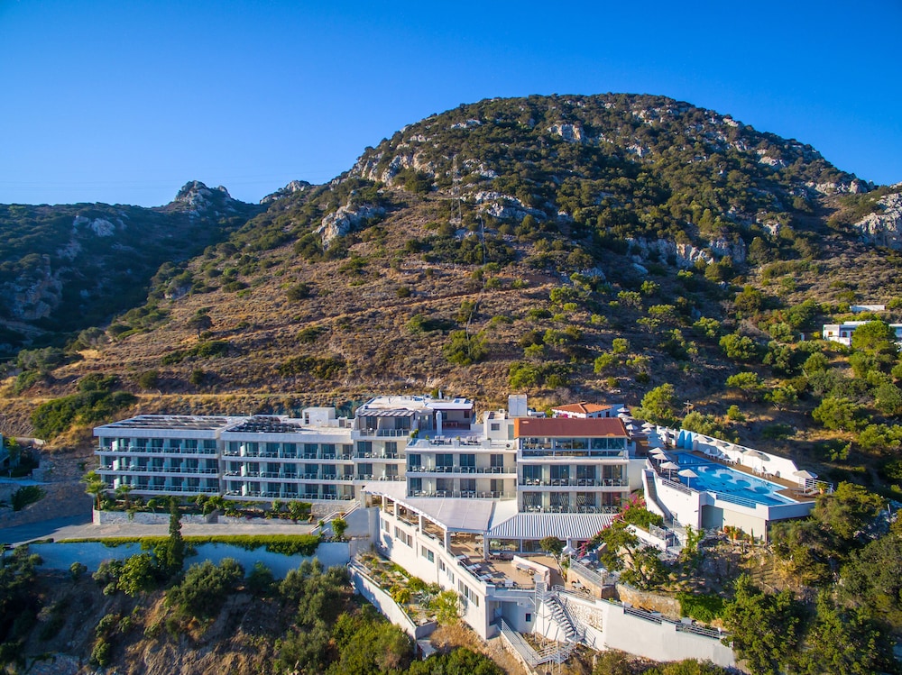 Mistral Mare — Hotel building in Istro