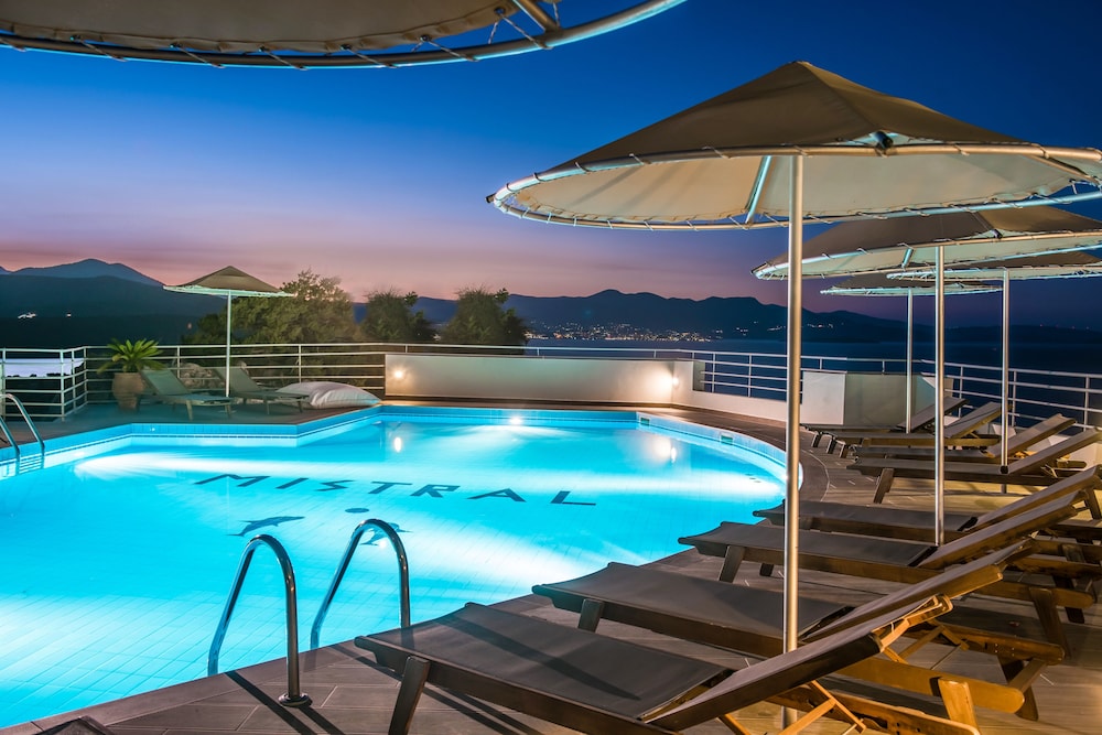 Mistral Mare — Swimming pool in Istro