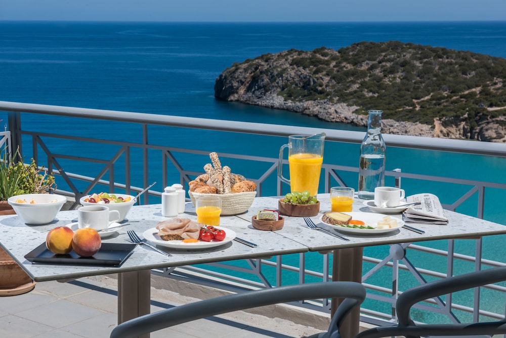 Mistral Mare — Restaurant & bars in Istro