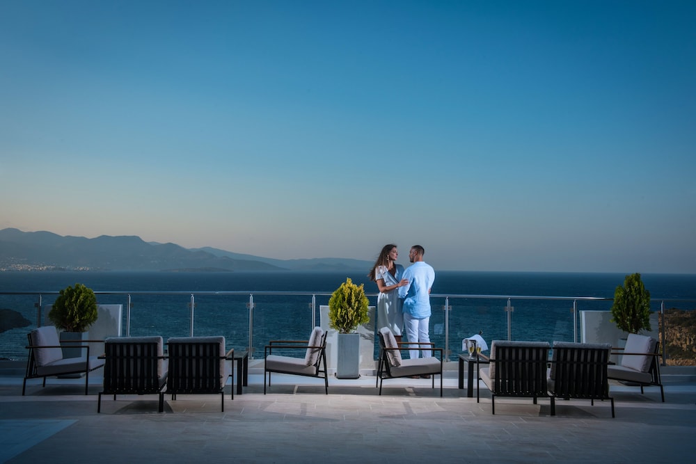 Mistral Mare — Restaurant & bars in Istro