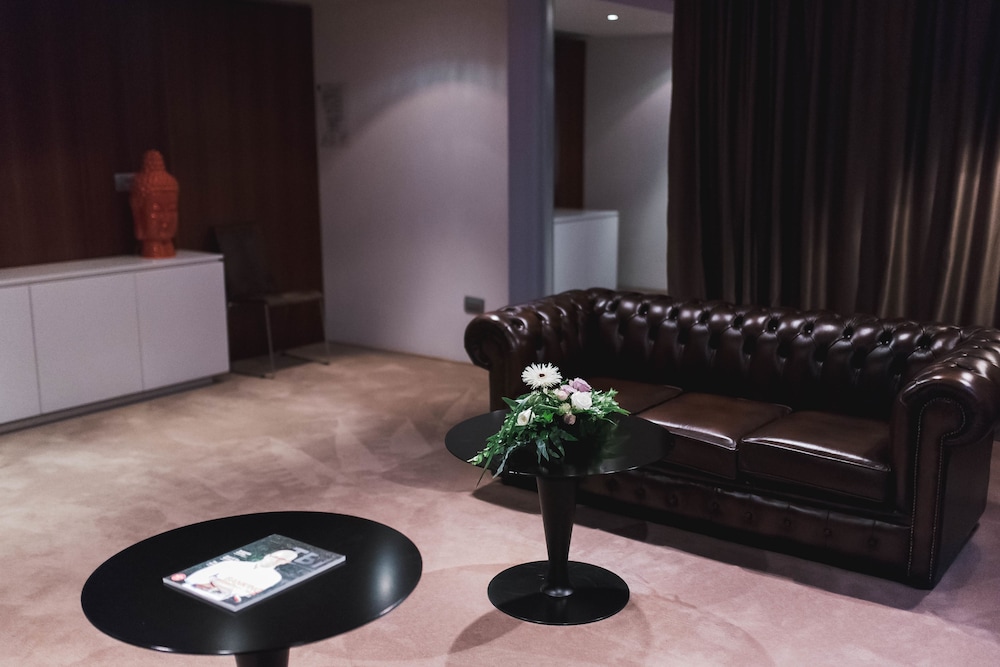 Graffit Gallery Design Hotel — Hotel rooms in Varna, Varna Region