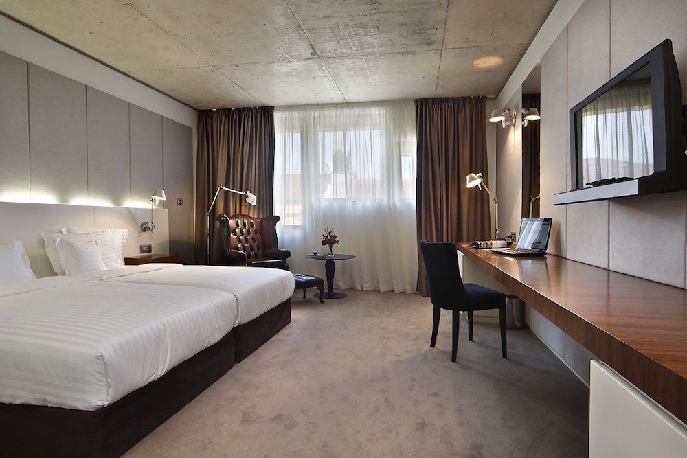 Graffit Gallery Design Hotel — Hotel rooms in Varna, Varna Region