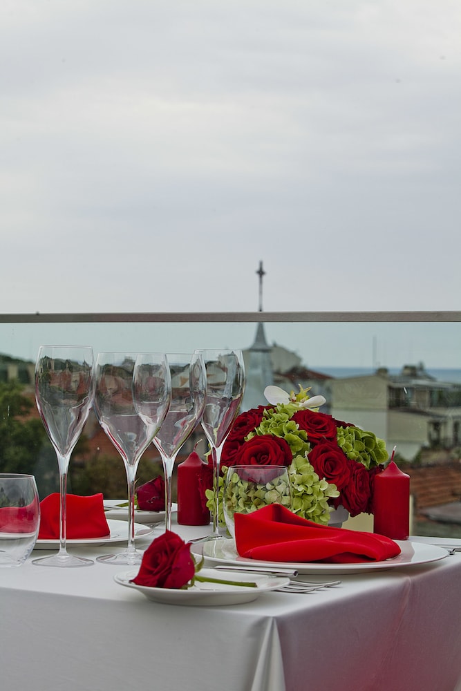Graffit Gallery Design Hotel — Restaurant & bars in Varna, Varna Region