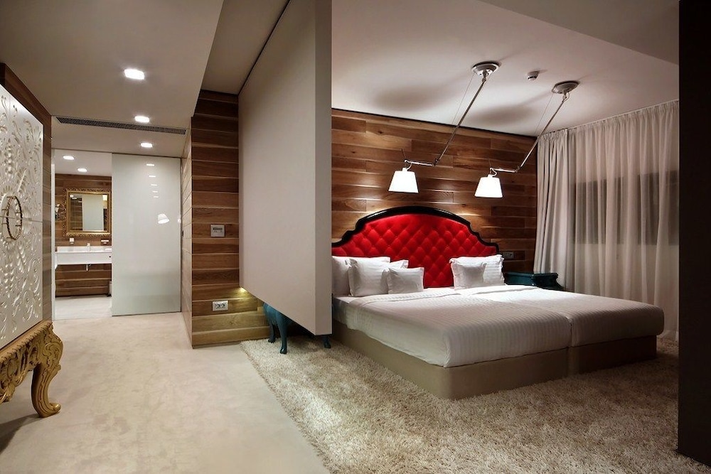 Graffit Gallery Design Hotel — Hotel rooms in Varna, Varna Region