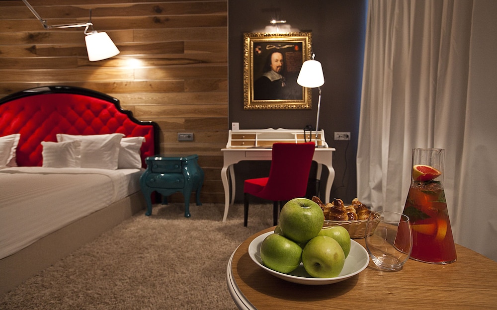 Graffit Gallery Design Hotel — Hotel rooms in Varna, Varna Region
