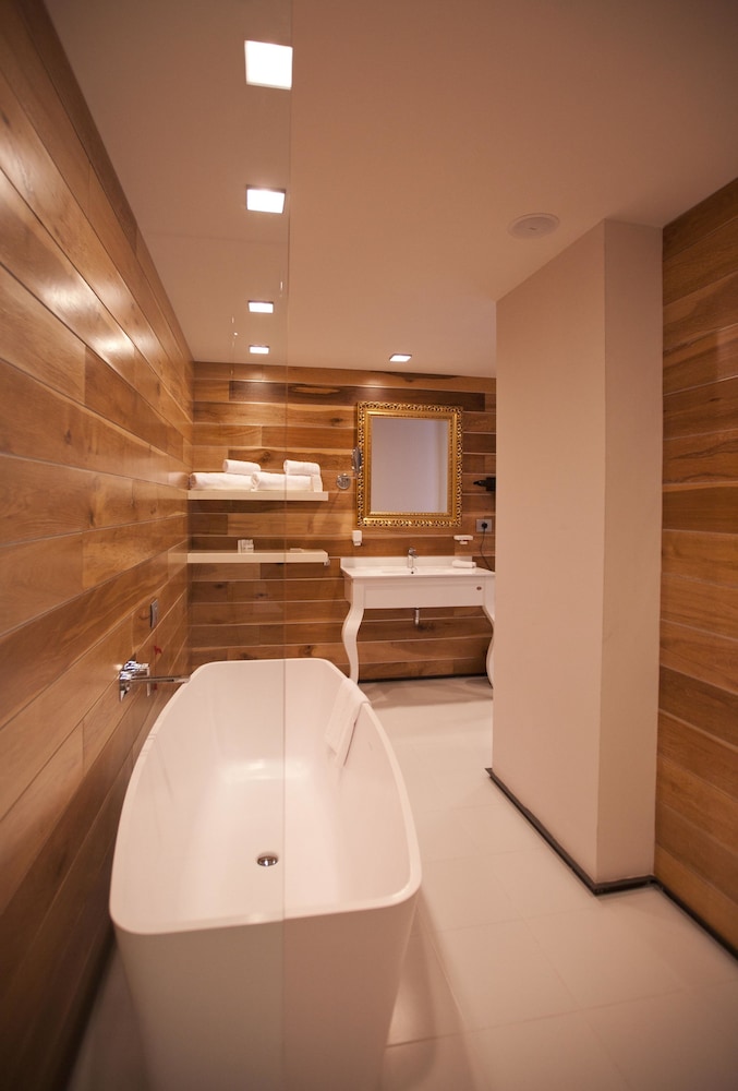 Graffit Gallery Design Hotel — Hotel rooms in Varna, Varna Region