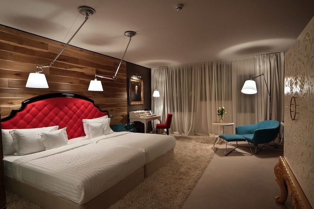 Graffit Gallery Design Hotel — Hotel rooms in Varna, Varna Region