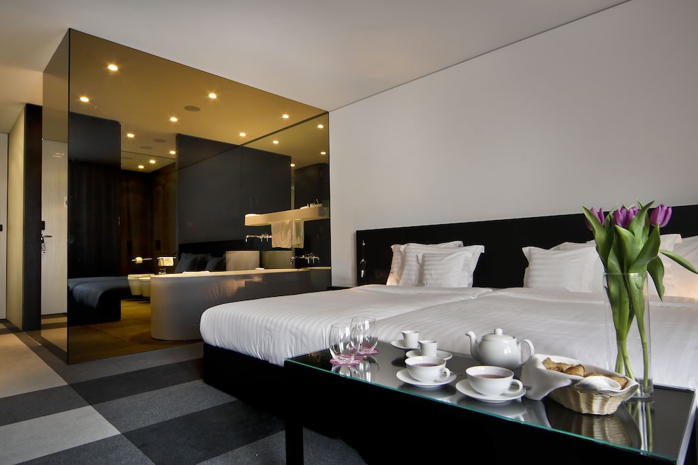 Graffit Gallery Design Hotel — Hotel rooms in Varna, Varna Region