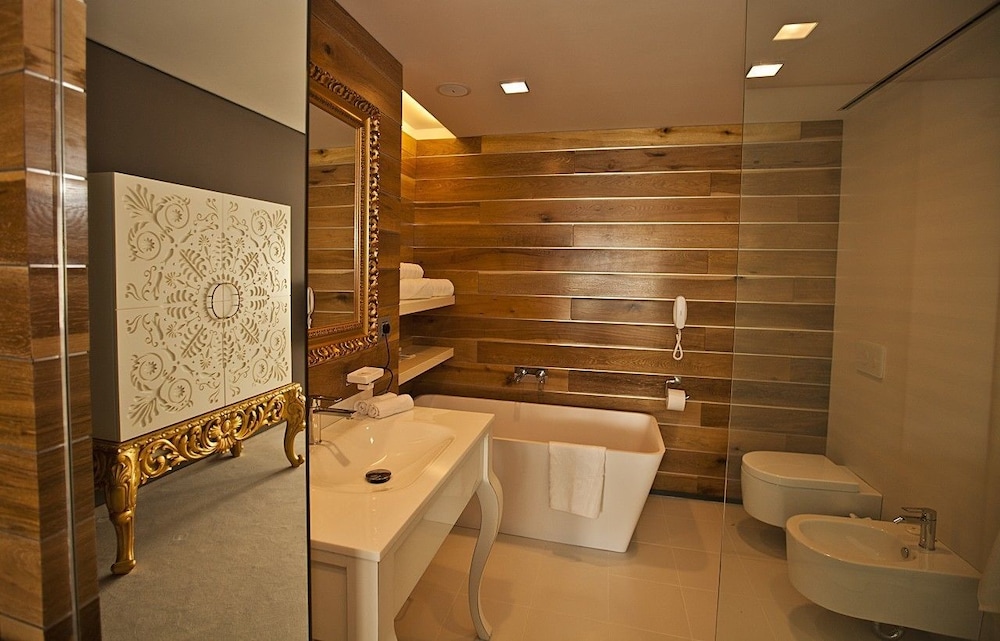 Graffit Gallery Design Hotel — Hotel rooms in Varna, Varna Region