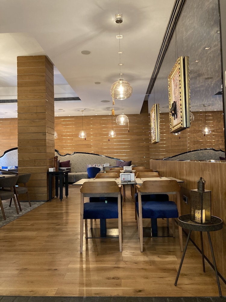 Graffit Gallery Design Hotel — Restaurant & bars in Varna, Varna Region