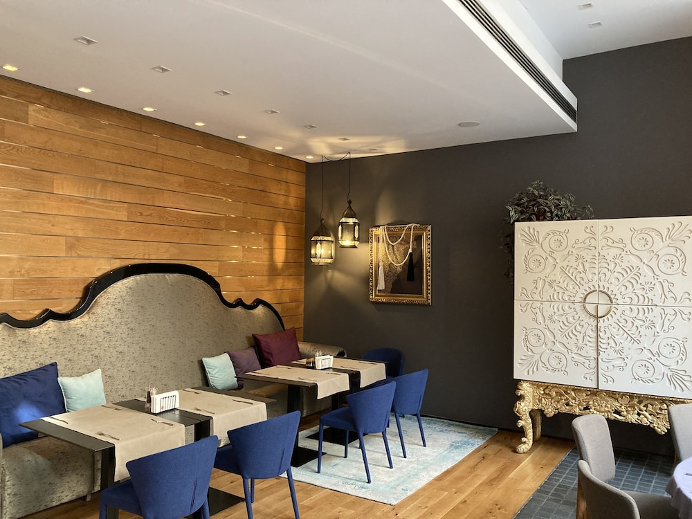 Graffit Gallery Design Hotel — Restaurant & bars in Varna, Varna Region