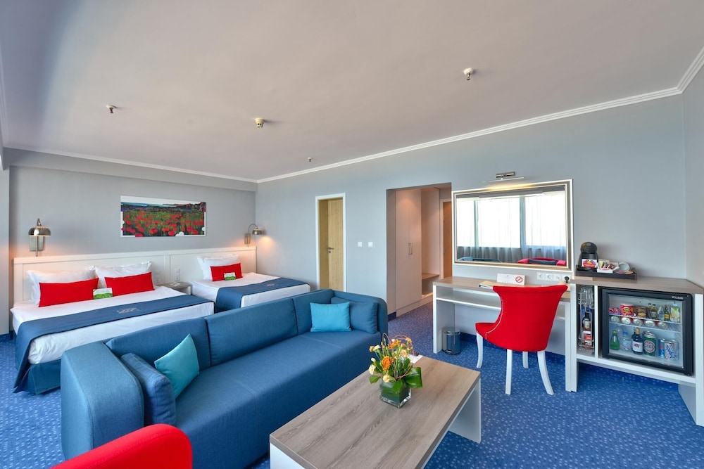 INTERNATIONAL Hotel Casino & Tower Suites — Hotel rooms in Golden Sands, Varna Region