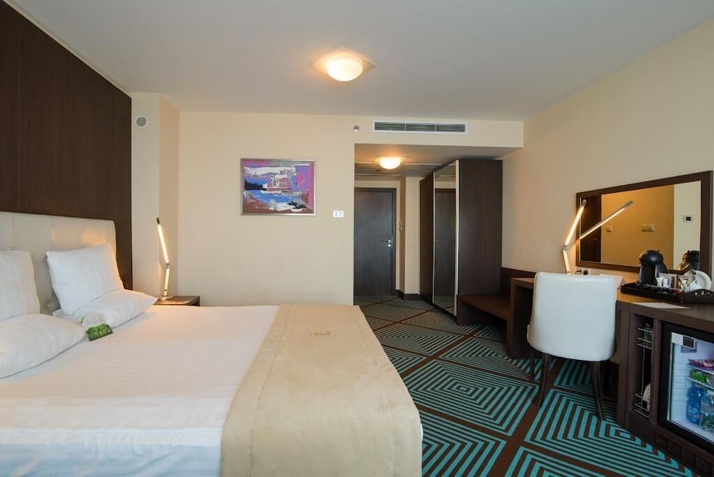 INTERNATIONAL Hotel Casino & Tower Suites — Hotel rooms in Golden Sands, Varna Region