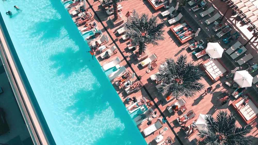 INTERNATIONAL Hotel Casino & Tower Suites — Beach in Golden Sands, Varna Region