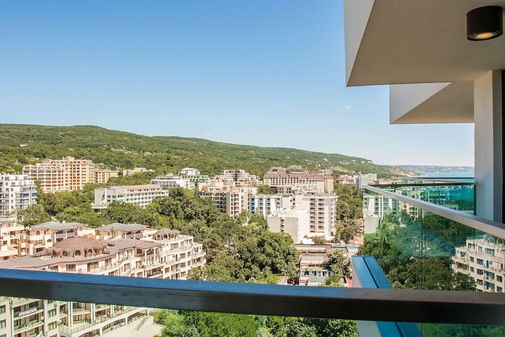 INTERNATIONAL Hotel Casino & Tower Suites — Hotel rooms in Golden Sands, Varna Region