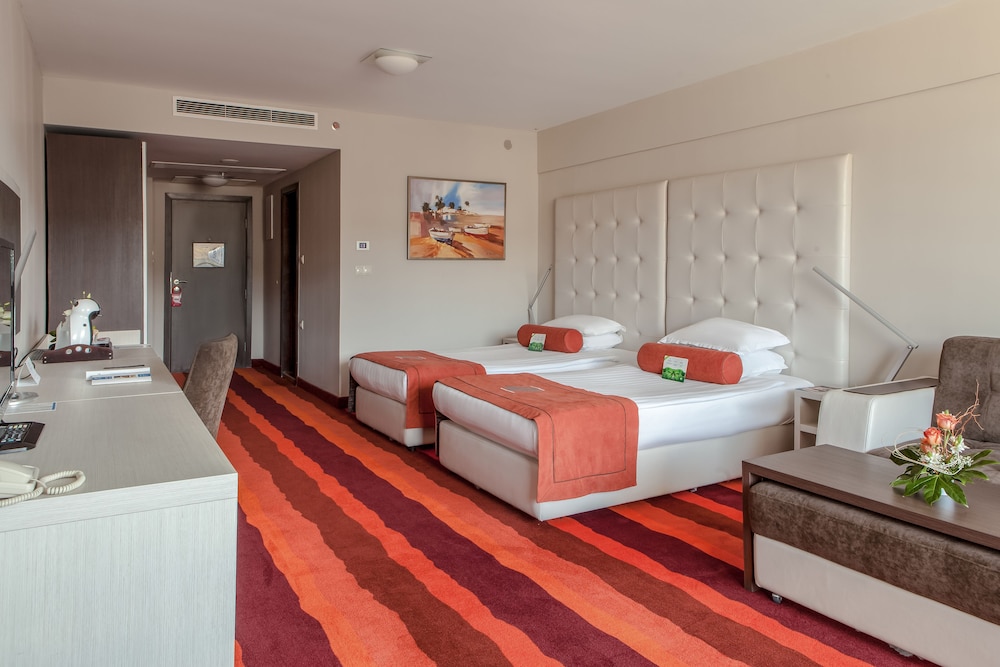 INTERNATIONAL Hotel Casino & Tower Suites — Hotel rooms in Golden Sands, Varna Region