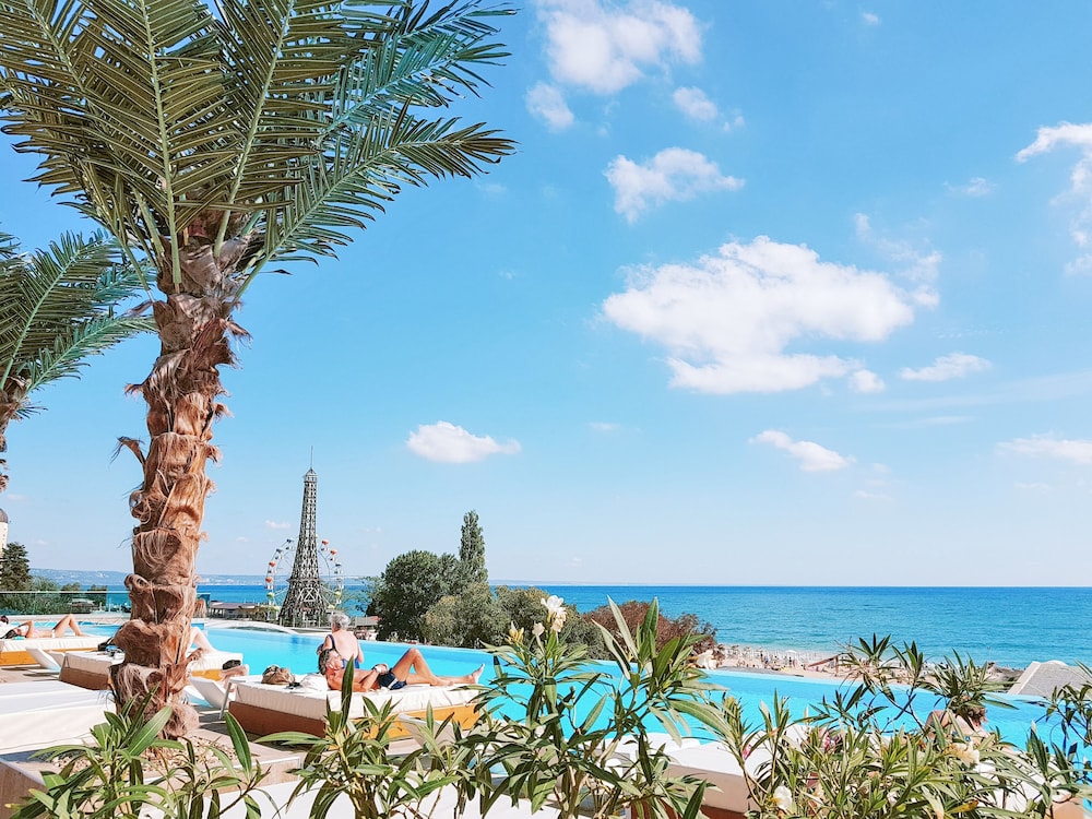 INTERNATIONAL Hotel Casino & Tower Suites — Swimming pool in Golden Sands, Varna Region