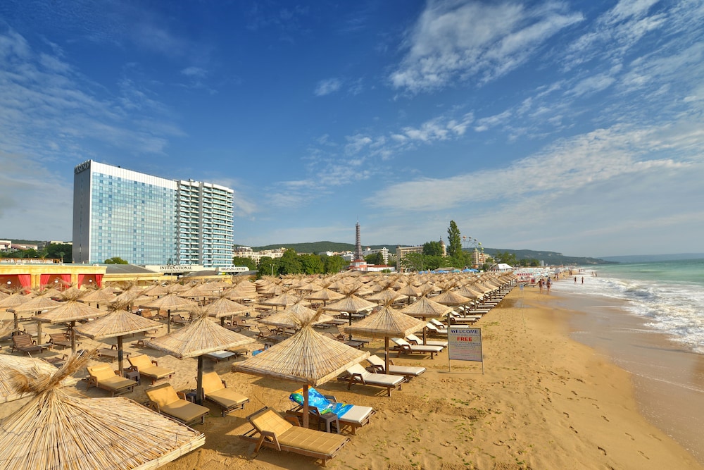 INTERNATIONAL Hotel Casino & Tower Suites — Beach in Golden Sands, Varna Region