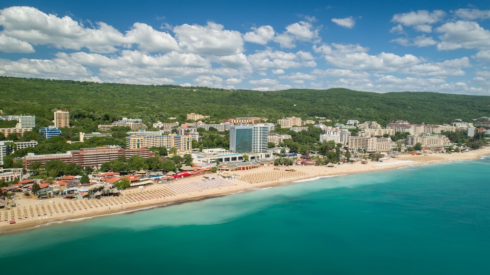 INTERNATIONAL Hotel Casino & Tower Suites — Beach in Golden Sands, Varna Region