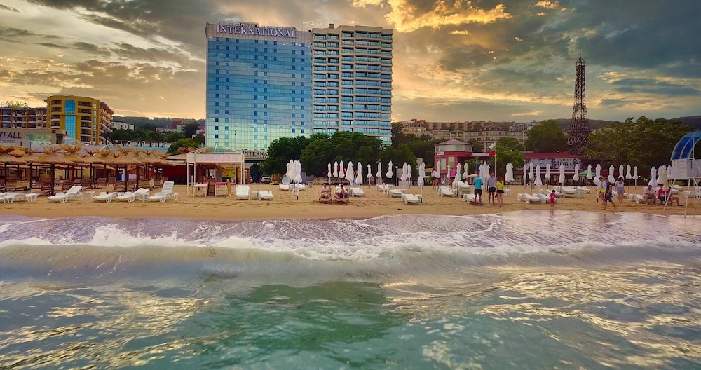 INTERNATIONAL Hotel Casino & Tower Suites — Beach in Golden Sands, Varna Region