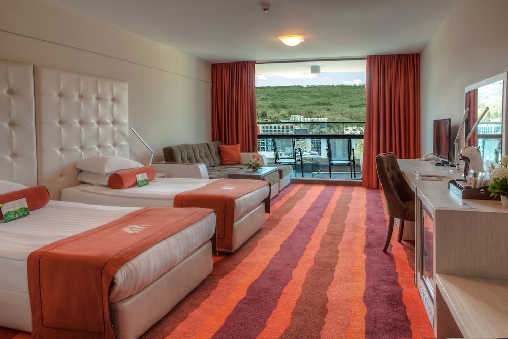 INTERNATIONAL Hotel Casino & Tower Suites — Hotel rooms in Golden Sands, Varna Region