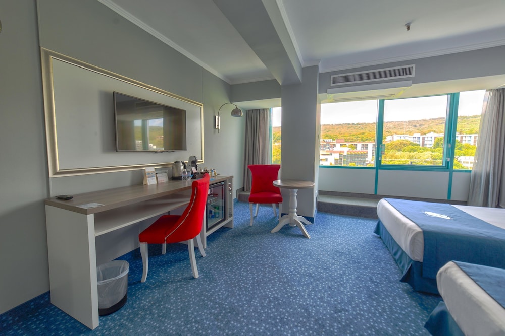 INTERNATIONAL Hotel Casino & Tower Suites — Hotel rooms in Golden Sands, Varna Region