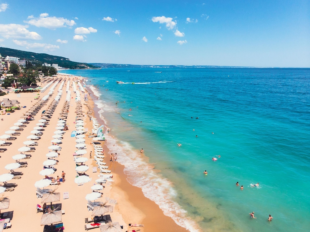 INTERNATIONAL Hotel Casino & Tower Suites — Beach in Golden Sands, Varna Region