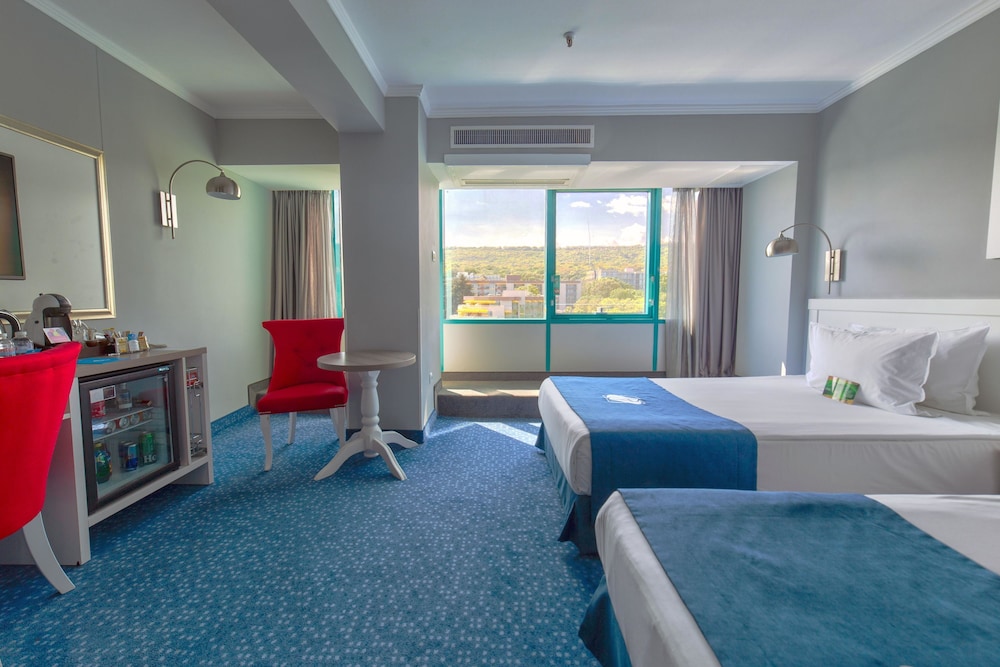 INTERNATIONAL Hotel Casino & Tower Suites — Hotel rooms in Golden Sands, Varna Region