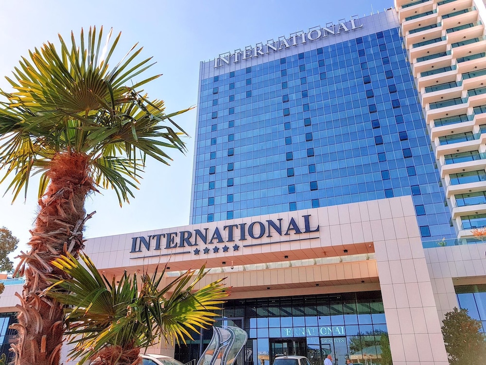 INTERNATIONAL Hotel Casino & Tower Suites — Hotel building in Golden Sands, Varna Region