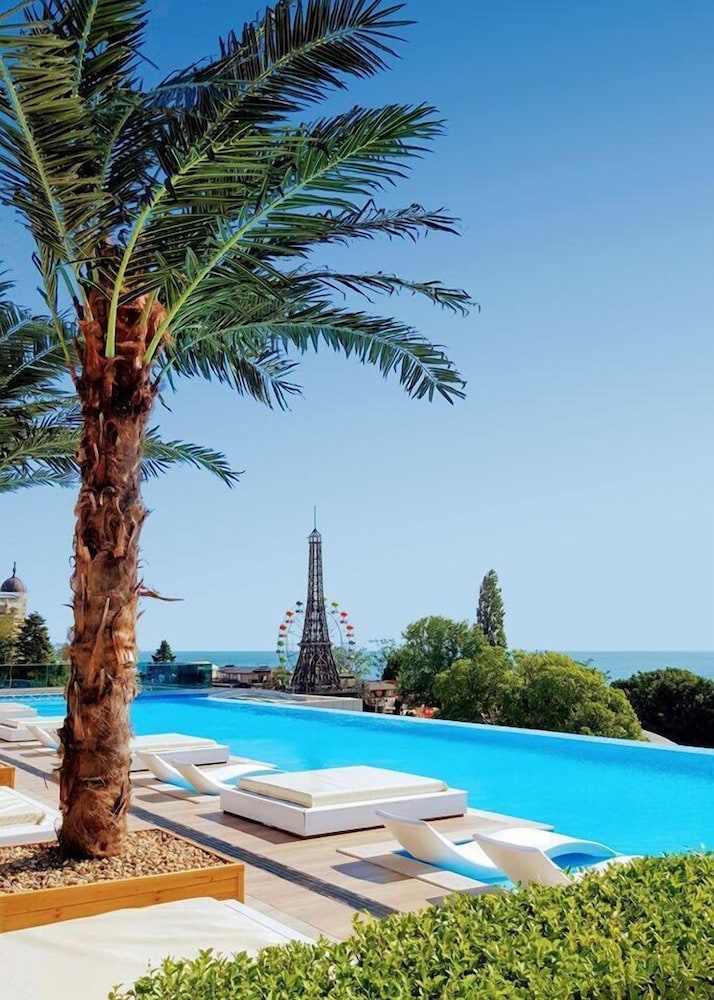 INTERNATIONAL Hotel Casino & Tower Suites — Swimming pool in Golden Sands, Varna Region