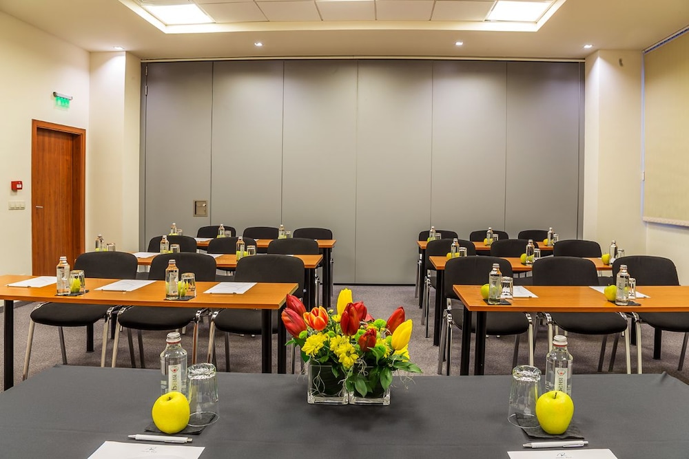 Rila Hotel Borovets — Hotel building in Samokov, Sofia (province)