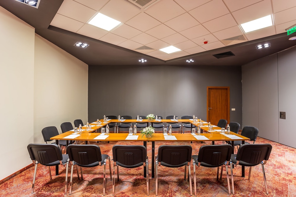 Rila Hotel Borovets — Hotel building in Samokov, Sofia (province)