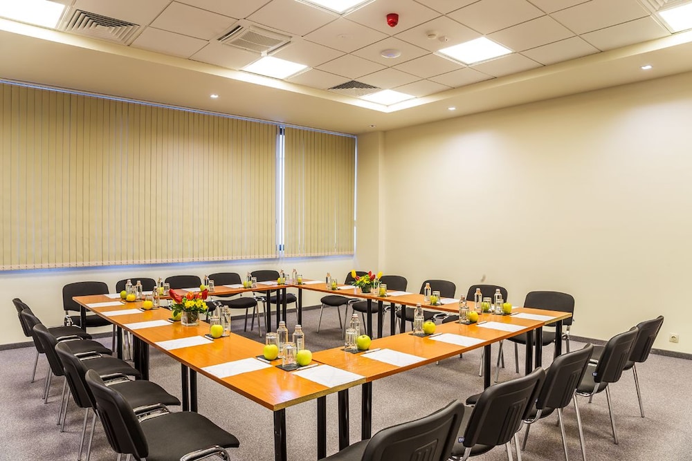 Rila Hotel Borovets — Hotel building in Samokov, Sofia (province)