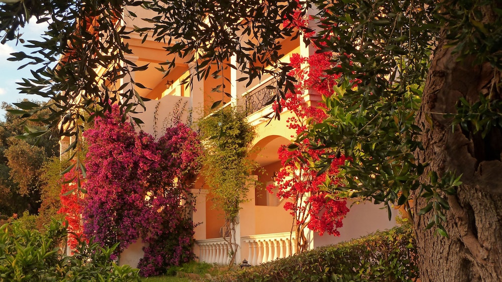 Nefeli Hotel — Hotel building in Gouvia, Ionian Islands