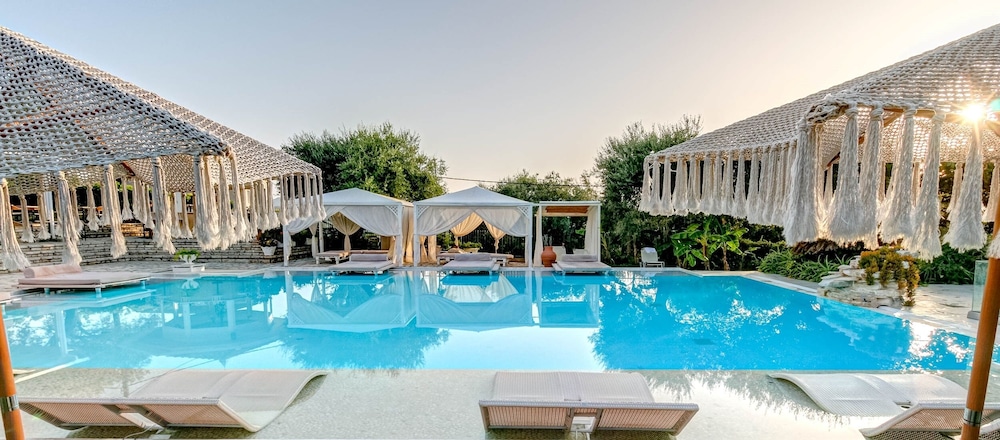 Nefeli Hotel — Main photo in Gouvia, Ionian Islands