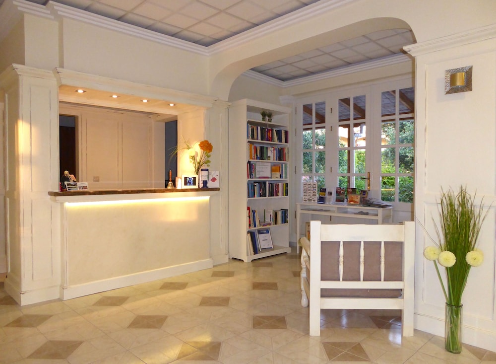 Nefeli Hotel — Hotel building in Gouvia, Ionian Islands