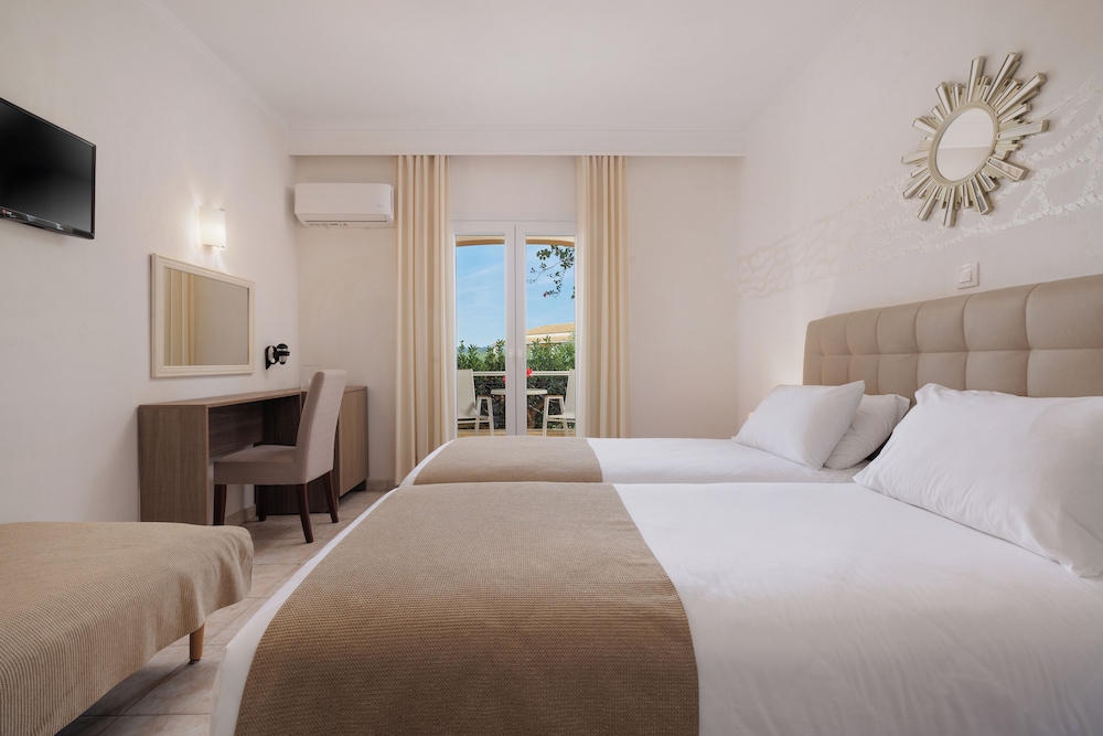Nefeli Hotel — Hotel rooms in Gouvia, Ionian Islands