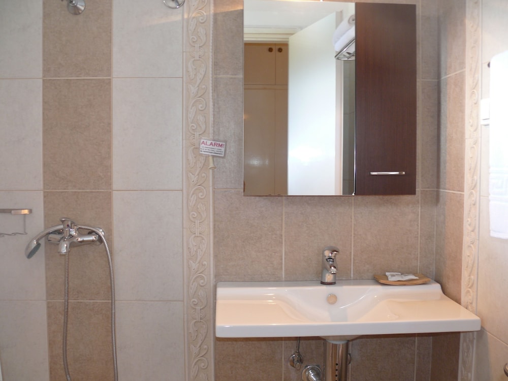 Nefeli Hotel — Hotel rooms in Gouvia, Ionian Islands