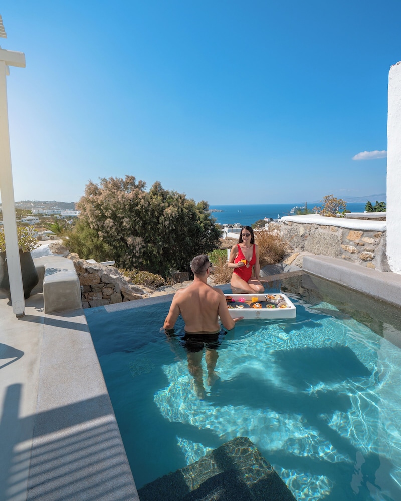 Ostraco Suites — Swimming pool in Mykonos Town, South Aegean