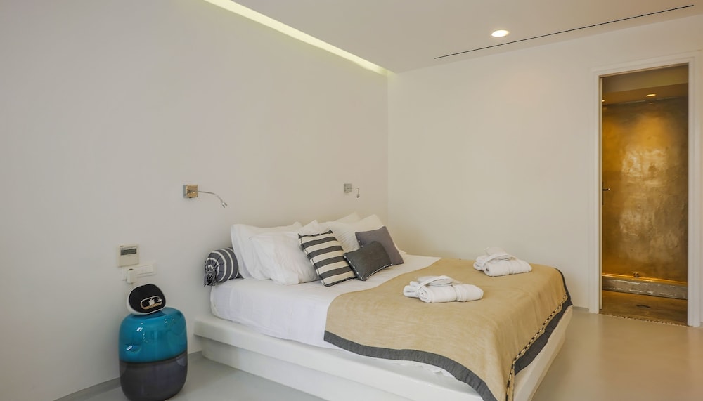 Ostraco Suites — Hotel rooms in Mykonos Town, South Aegean