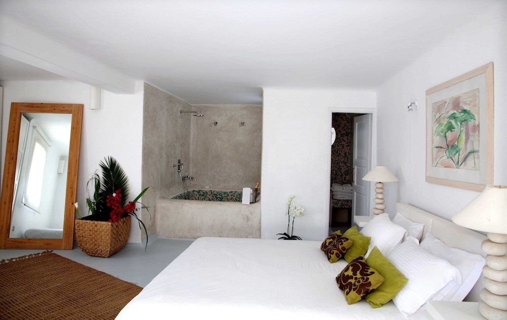Ostraco Suites — Hotel rooms in Mykonos Town, South Aegean