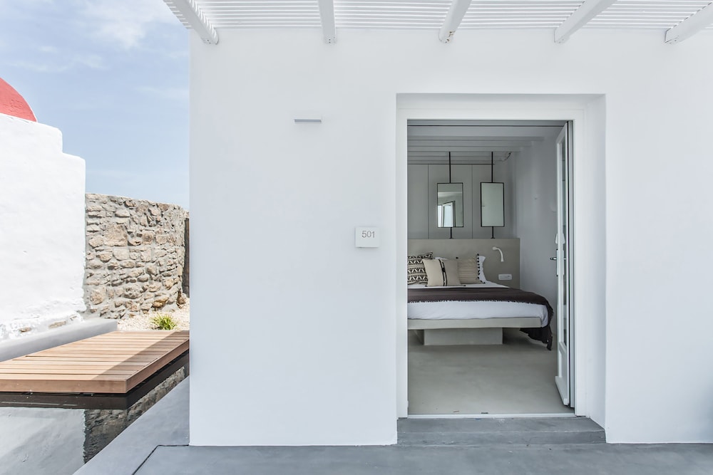 Ostraco Suites — Hotel rooms in Mykonos Town, South Aegean