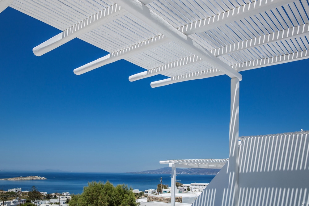 Ostraco Suites — Hotel building in Mykonos Town, South Aegean