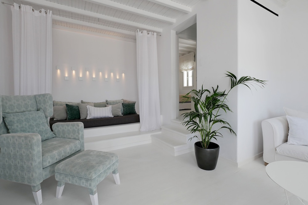 Ostraco Suites — Hotel rooms in Mykonos Town, South Aegean